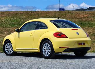 2014 Volkswagen Beetle - Thumbnail