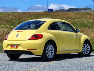 2014 Volkswagen Beetle - Thumbnail