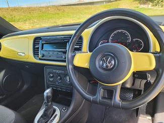 2014 Volkswagen Beetle - Thumbnail