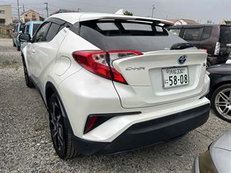 2017 Toyota C-HR - Thumbnail