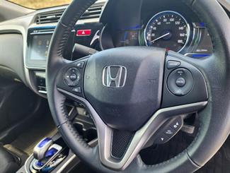 2015 Honda Grace - Thumbnail